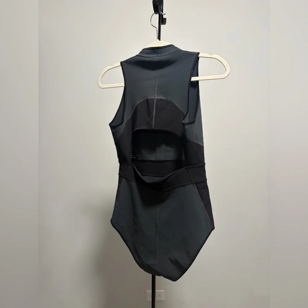 Lululemon – Wild Abandon One Piece Swimsuit – Zip Front – Gray Black – Sz. 10